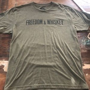 Red whit blue apparel men’s shirt size large